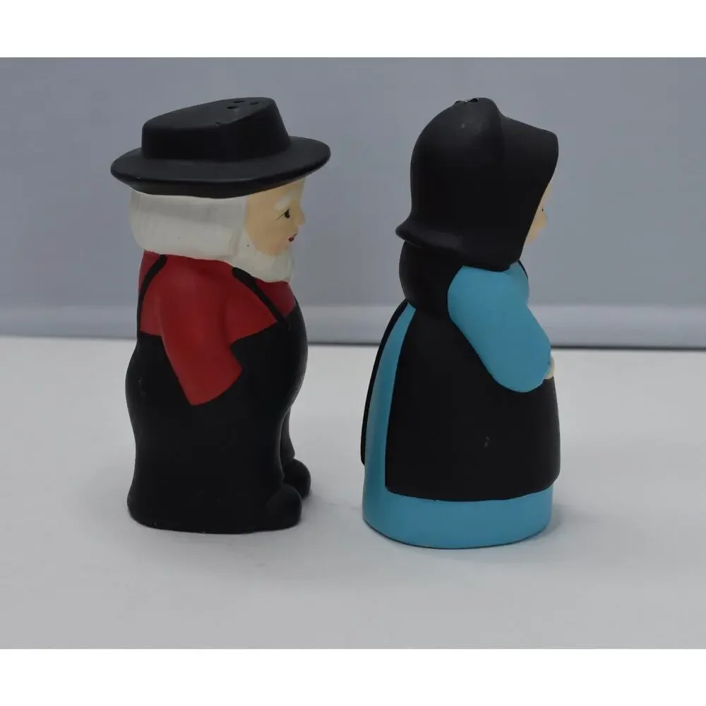 Vintage Amish Husband & Wife Farmers Hand painted Ceramic Salt & Pepper Shakers